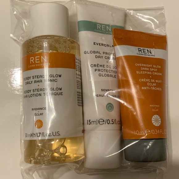 ⚡️FLASH SALE $30⚡️ NEW - REN Skincare Bundle - Picture 3 of 9